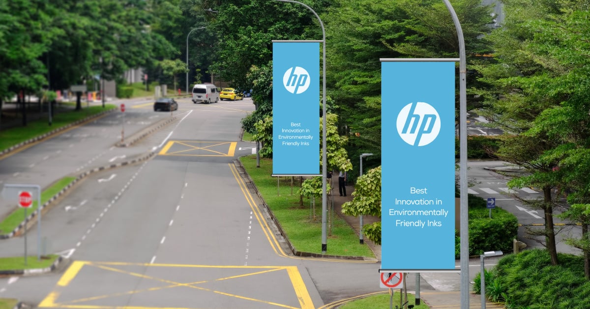 Blue HP banner ads along a roadway.
