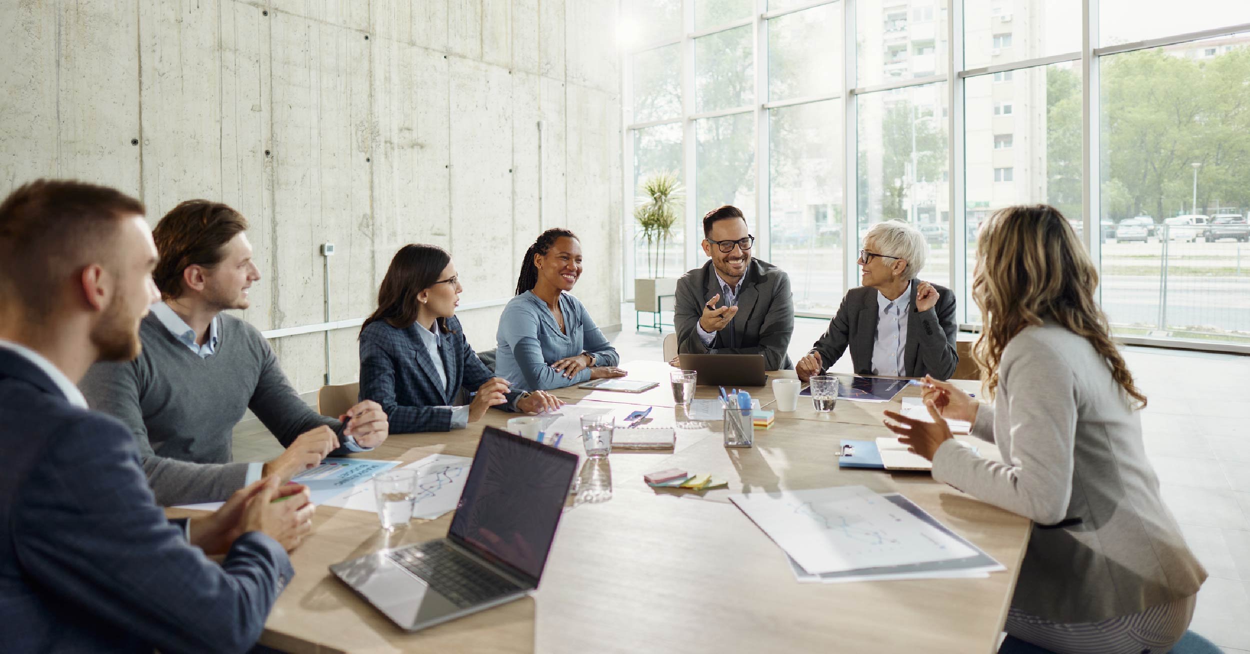 lively-office-meeting